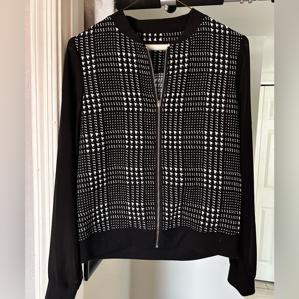 BCBG light weight sheer sleeves print jacket